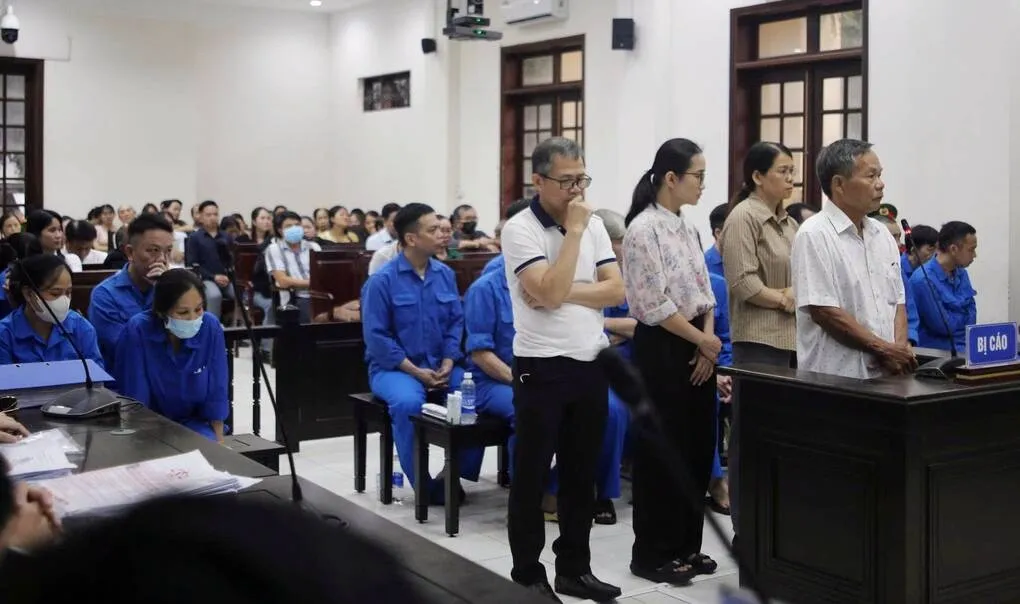 42 bị cáo thuộc hai nhánh của vụ án. Ảnh: Phạm Hải
