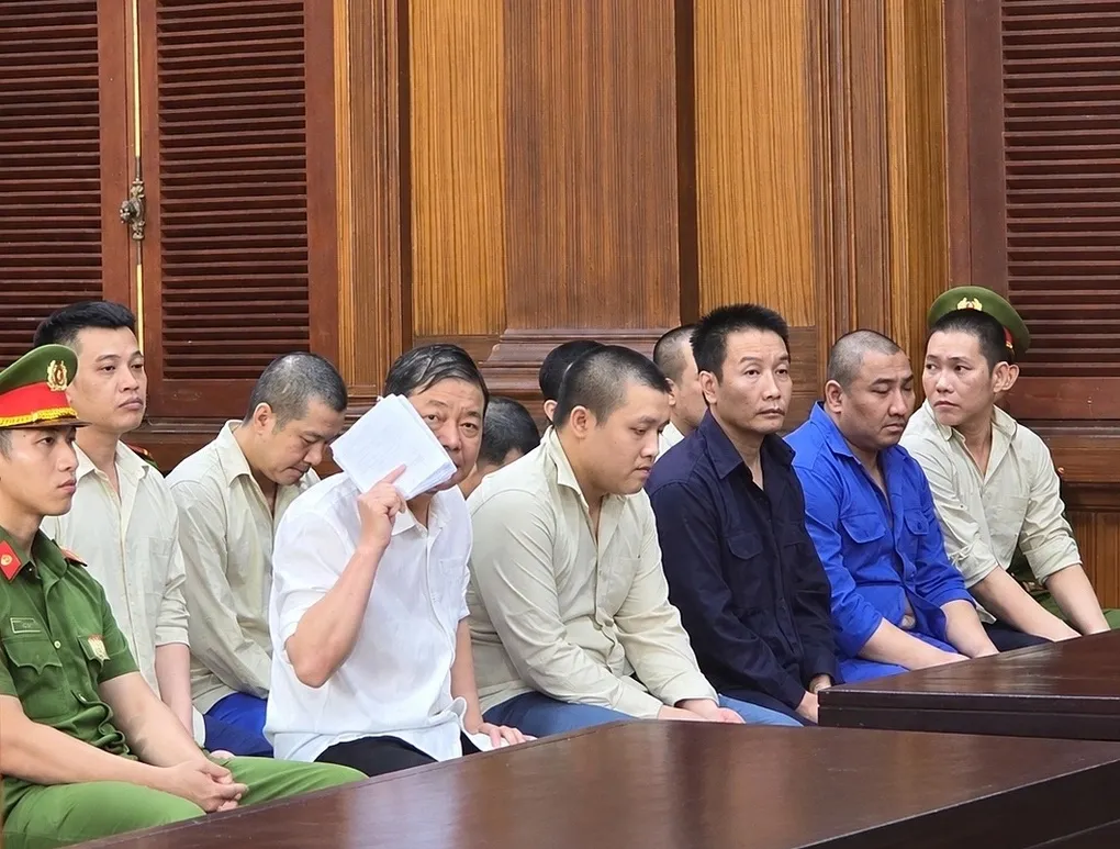Các bị cáo tại tòa hôm nay. Ảnh: Bình Nguyên