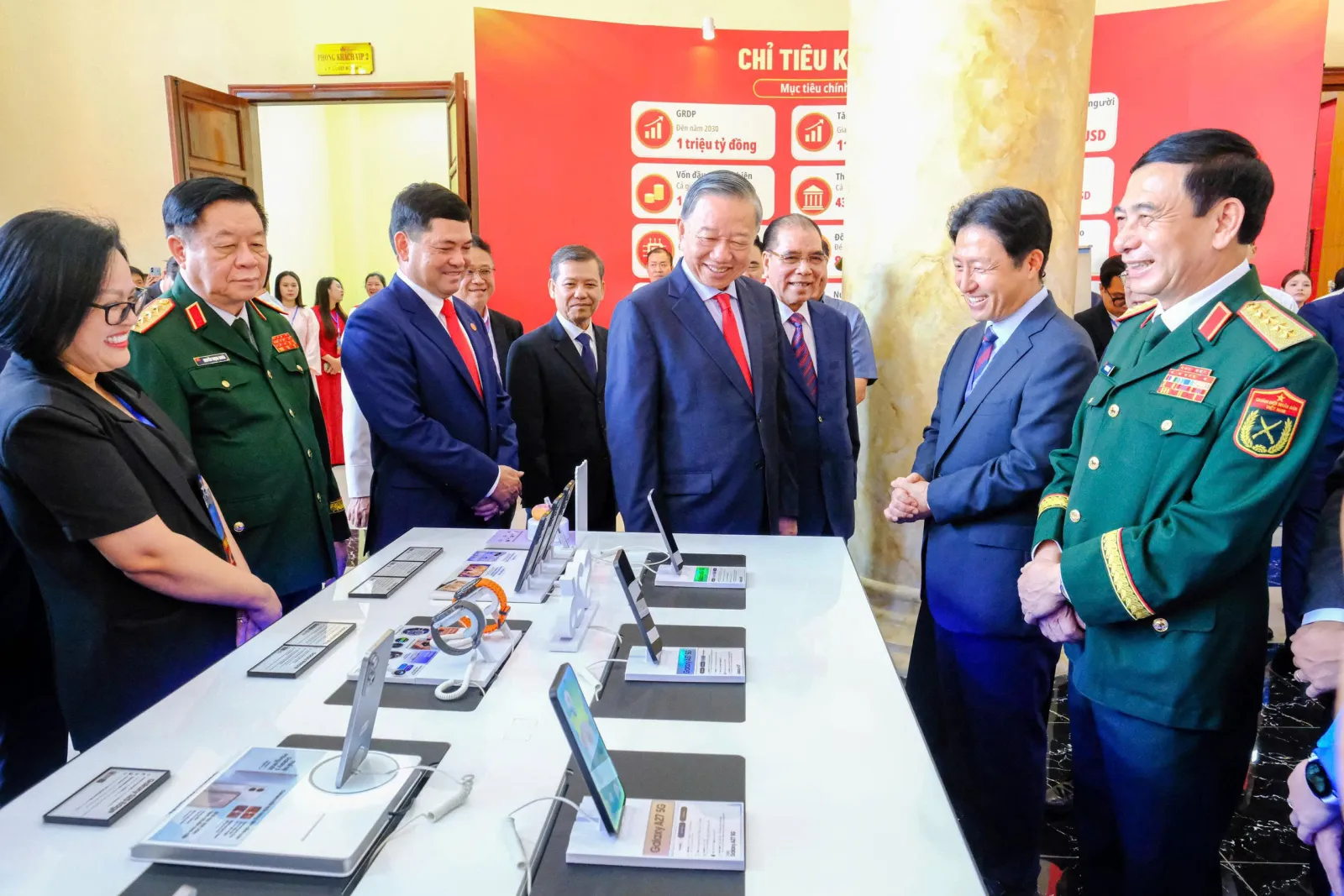 Tổng Bí thư, Chủ tịch nước: Mọi thành quả phát triển phải hướng tới đời sống, hạnh phúc của nhân dân - Ảnh 4.