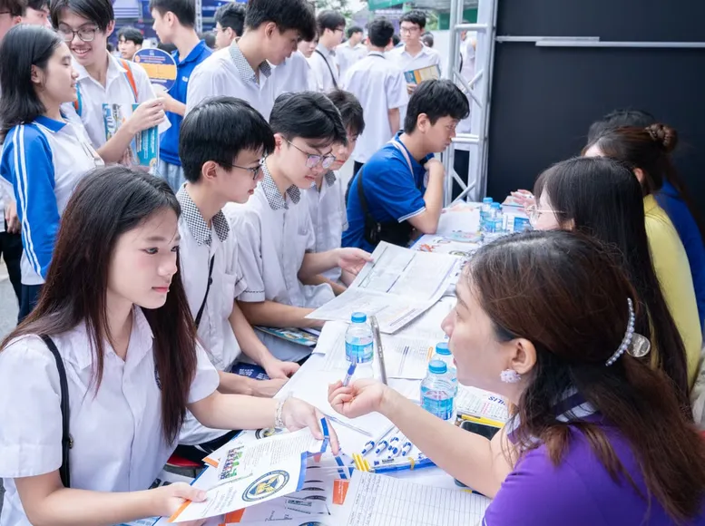 TUYỂN SINH ĐẠI HỌC: Hơn 874.000 thí sinh đăng ký với 7,18 triệu nguyện vọng- Ảnh 1.