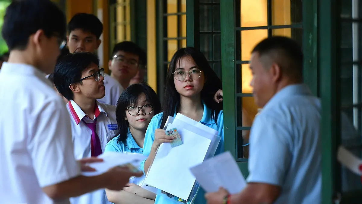 Phụ huynh, thí sinh 'chới với' vì dự kiến siết phương thức tuyển sinh đại học