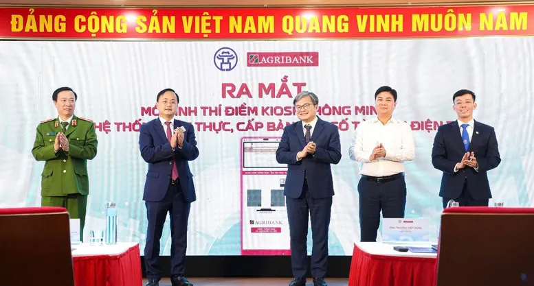 Agribank giảm lãi suất huy động và cho vay, hỗ trợ tăng trưởng- Ảnh 2.