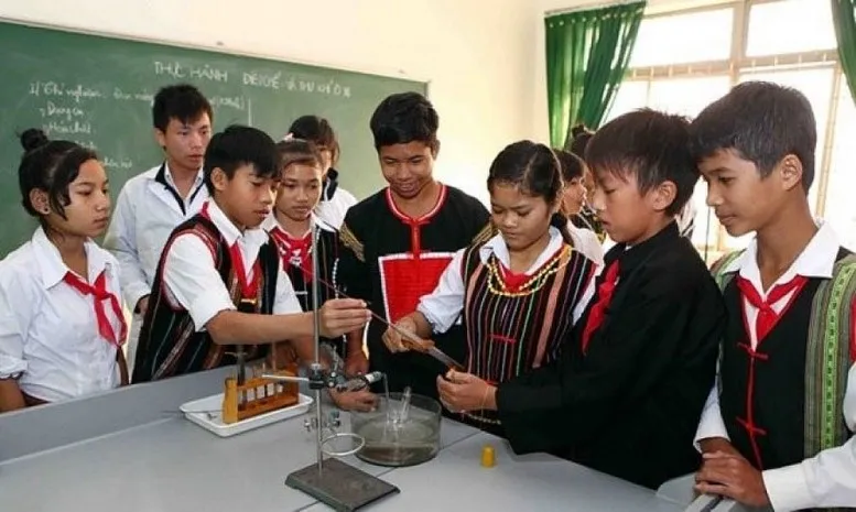 Dự kiến nhiều chính sách ưu tiên hỗ trợ học tập đối với người học dân tộc thiểu số rất ít người- Ảnh 1.