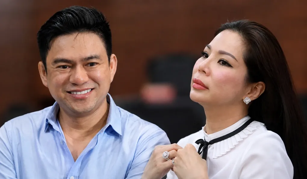 Ông Chiêm Quốc Thái và bà Ngọc trong lần ra tòa năm 2020. Ảnh: Hữu Khoa