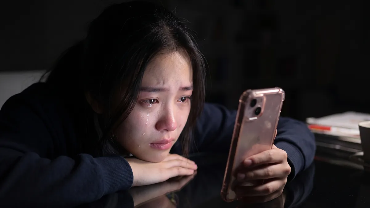 Con gái bị người yêu hăm dọa, tôi báo công an được không?