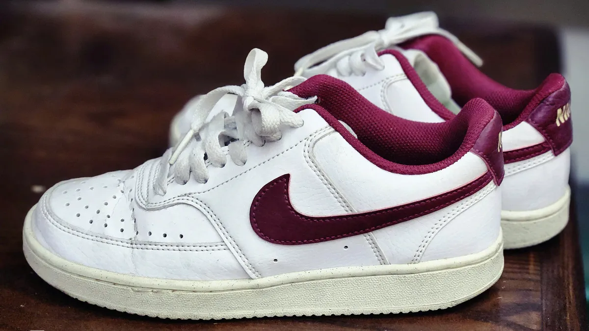 Chủ tiệm giày quảng cáo Nike, Adidas giả là 'copy 1:1'