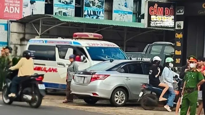Nữ chủ quán bị đâm tử vong, hai người đàn ông nhập viện