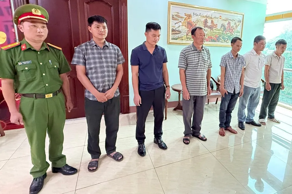 6 trong 9 cán bộ bị khởi tố. Ảnh: Ngọc Oanh