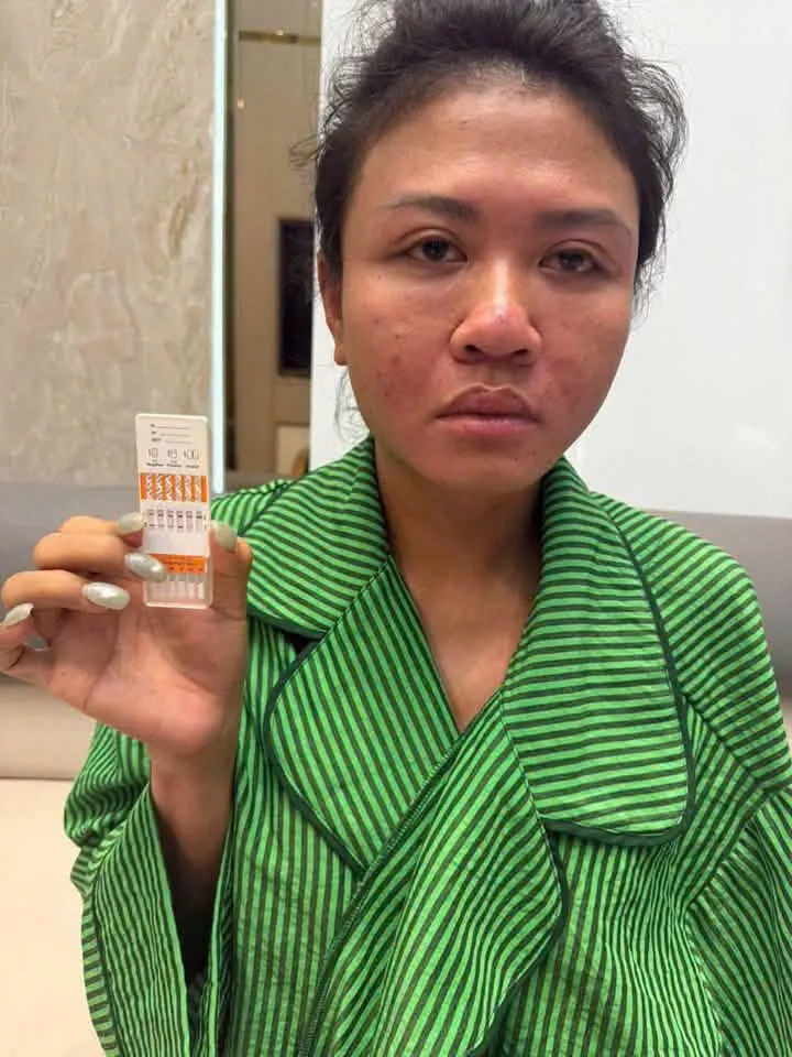 Phan Kim Nhi, tức TikToker Phannhibeauty, tại cơ quan điều tra. Ảnh: PC04