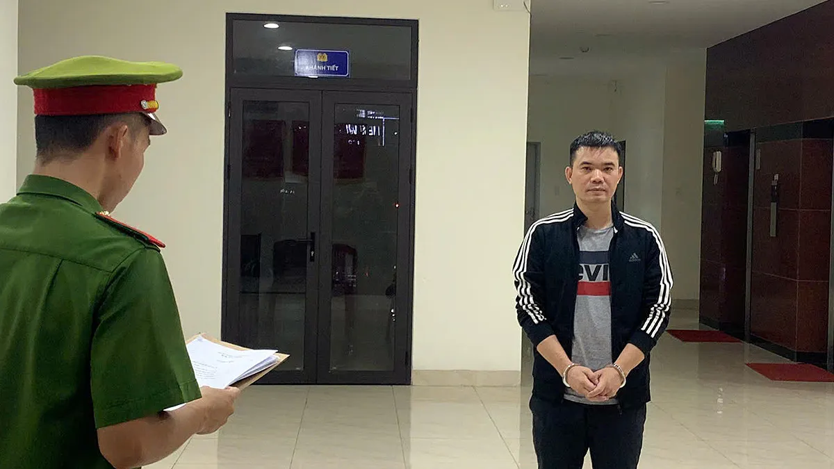 Chiếm đoạt tiền khi nhận đổi 30.000 USD của khách nước ngoài
