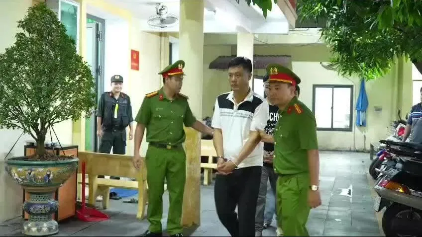 Núp bóng công ty mua bán nợ để cưỡng đoạt tài sản, 6 người bị bắt