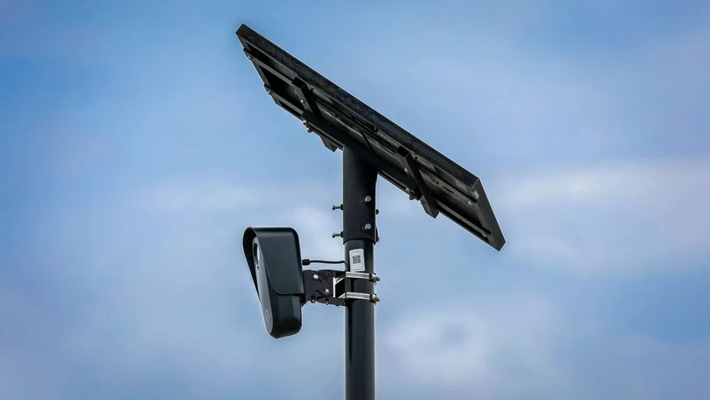 Camera Flock được lắp đặt trên nhiều tuyến đường, khu dân cư, bãi đậu xe... với khoảng 120.000 camera tại 49 bang  khắp nước Mỹ. Ảnh: Sipa USA