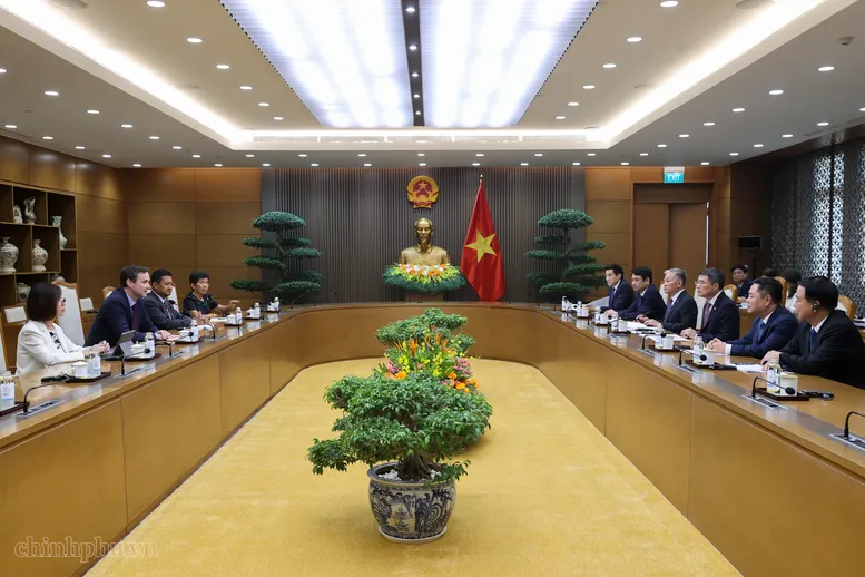 Thủ tướng tiếp Trưởng đại diện của IMF: Không nhiều nước có thể tiến hành những cải cách như Việt Nam- Ảnh 1.