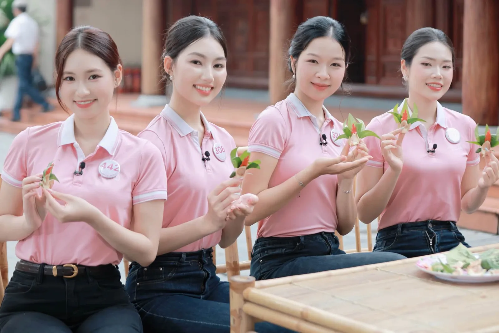 53 người đẹp Hoa hậu Việt Nam 2026 học hát quan họ, têm trầu cánh phượng - Ảnh 1.