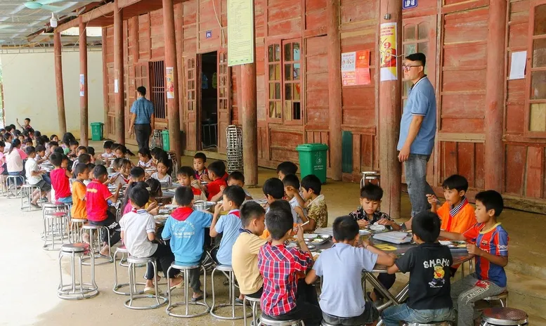 Sáp nhập trường vùng dân tộc, miền núi: Không thể áp mô hình của trường đại trà- Ảnh 2.