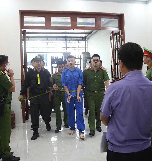 Công an Đồng Nai cùng Viện kiểm sát cùng cấp thực nghiệm hiện trường vụ án. Ảnh: Thái Hà