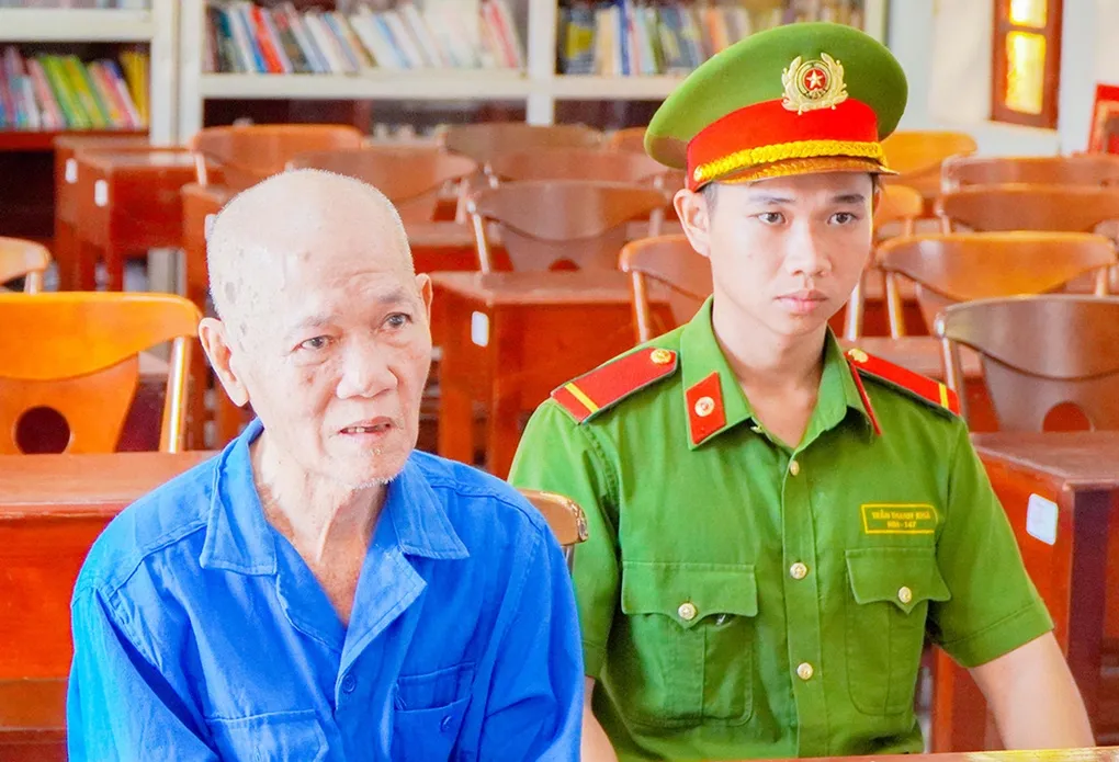 Trần Hoàng Minh tại cơ quan công an. Ảnh: Công an Vĩnh Long