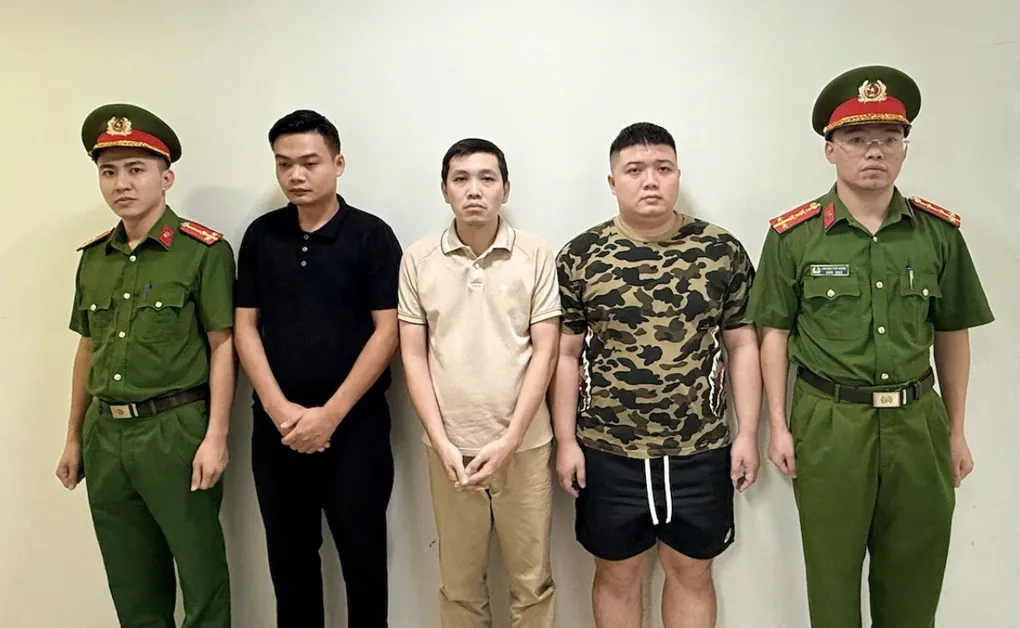 Ba nghi can bị công an triệu tập. Ảnh: Lam Sơn