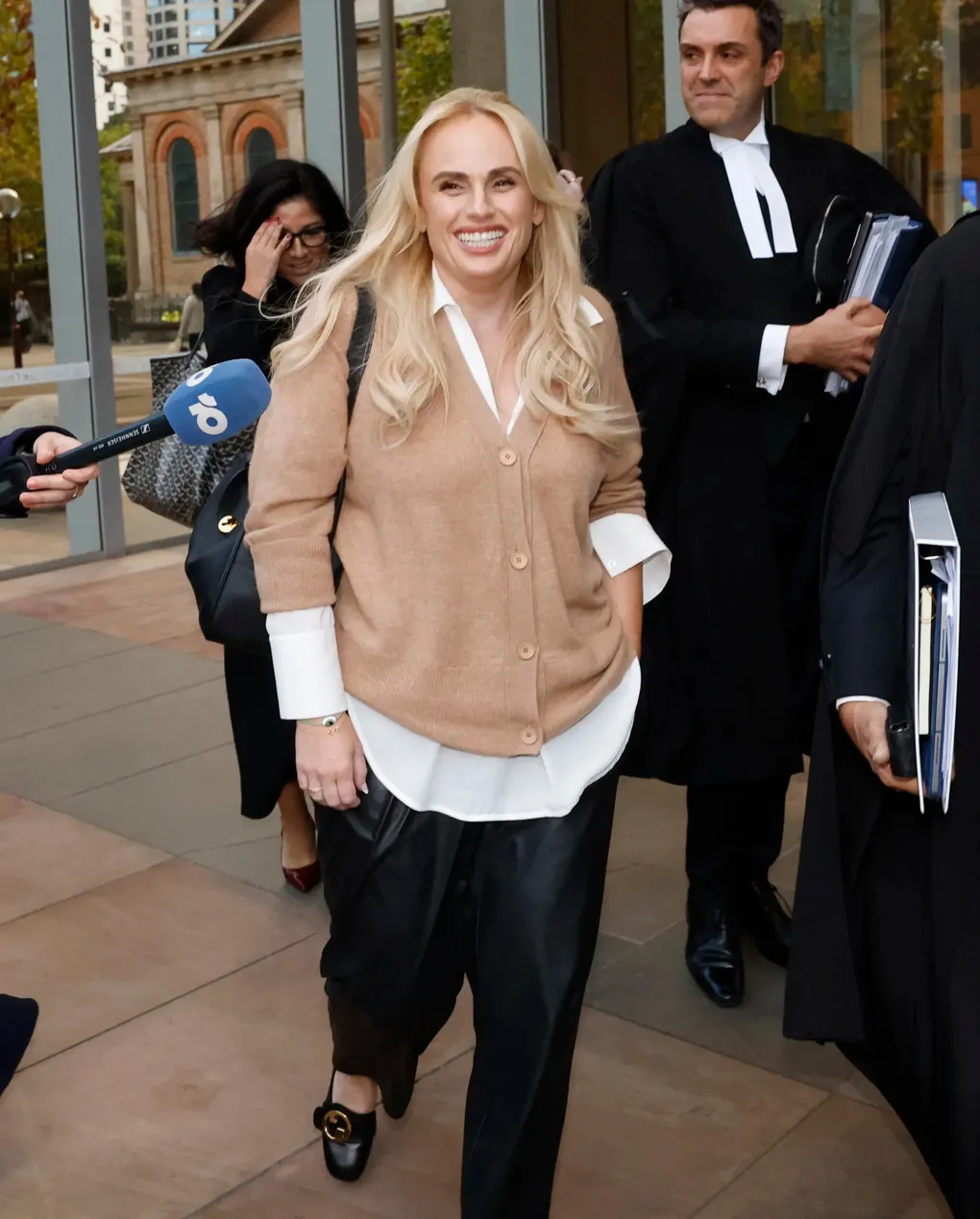 Rebel Wilson dự phiên tòa ở Sydney ngày 20/4/2026. Ảnh: NewsWire