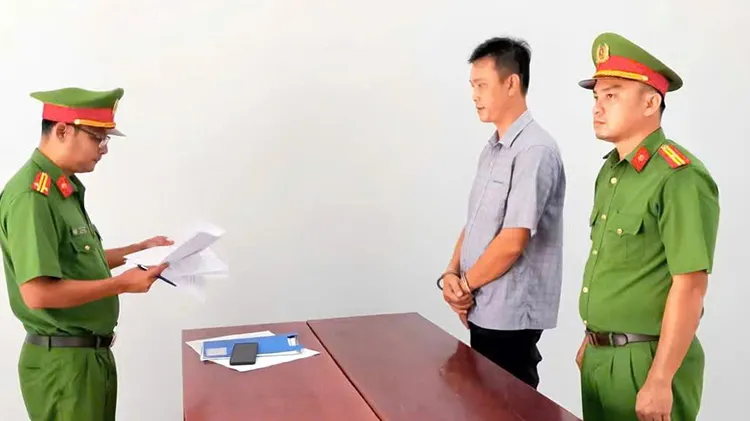 Người phát tán 6 video 'riêng tư' của bạn gái bị bắt