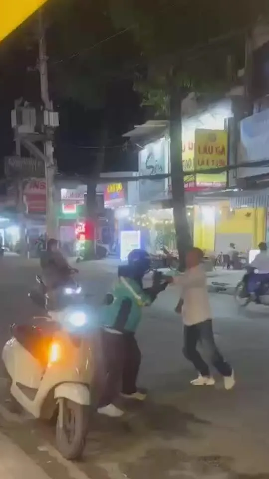 Tài xế xe công nghệ bị khách đánh tới tấp sau mâu thuẫn