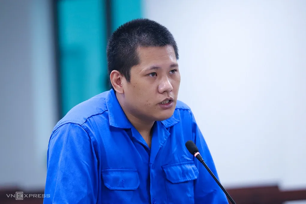 Bị cáo Sơn tại tòa, sáng 25/9. Ảnh: Đức Hùng