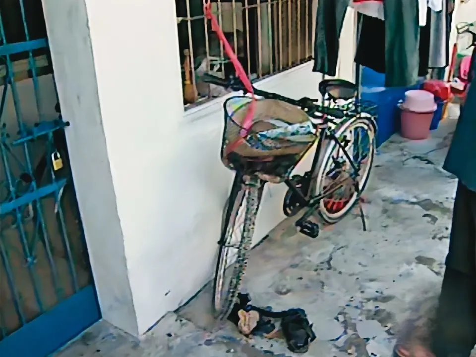 Cửa nhà vợ chồng Vương Gia Tồn. Ảnh: QQ