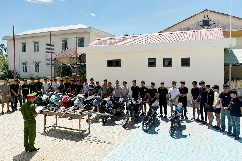 Các thanh niên bị khởi tố. Ảnh: Thành Huynh