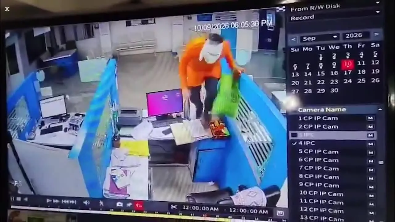 Tên cướp ném bột ớt vào nhân viên ngân hàng rồi ôm tiền bỏ chạy