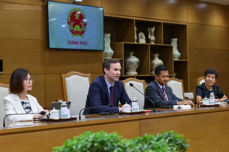 Thủ tướng tiếp Trưởng đại diện của IMF: Không nhiều nước có thể tiến hành những cải cách như Việt Nam- Ảnh 4.