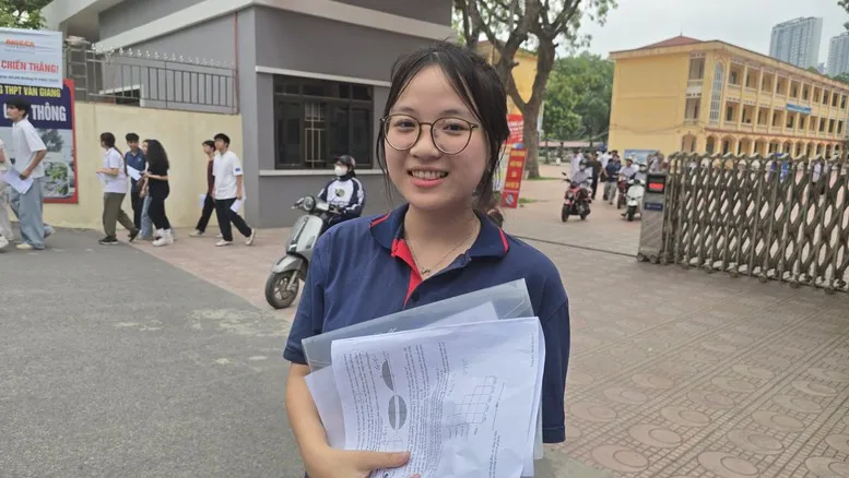 Thí sinh đánh giá đề thi Toán tốt nghiệp 2026 không quá khó- Ảnh 2.