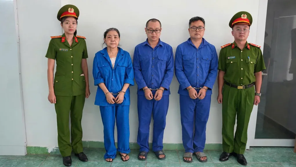 Các bị can từ trái sang Phượng, Khôi, Tiến tại công an. Ảnh: Công an TP HCM