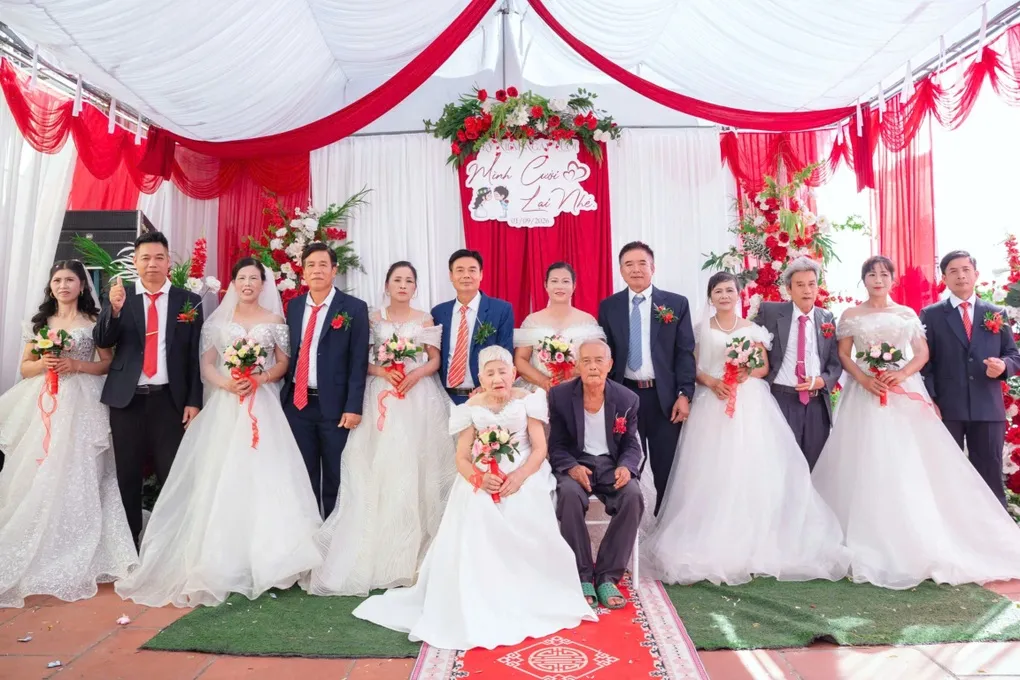 Đám cưới đặc biệt của bố mẹ U100 và 6 người con ở Bắc Ninh - 1