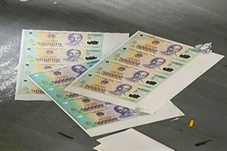 Tiền giả mệnh giá 500.000 đồng được thu giữ trong quá trình điều tra vụ án. Ảnh: Công an Lâm Đồng