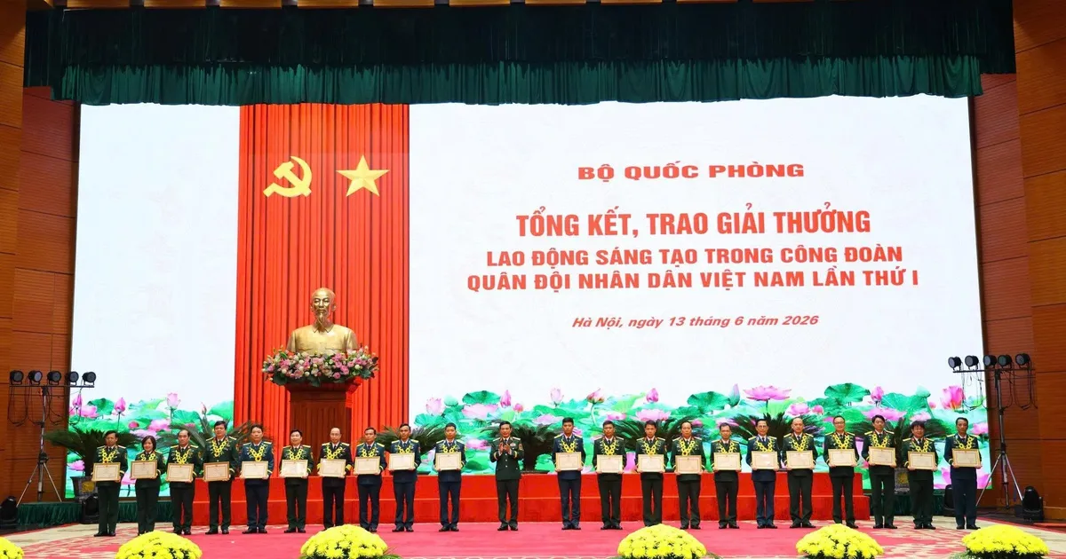 Đại tướng Phan Văn Giang dự Lễ trao Giải thưởng Lao động sáng tạo trong Công đoàn Quân đội lần thứ I