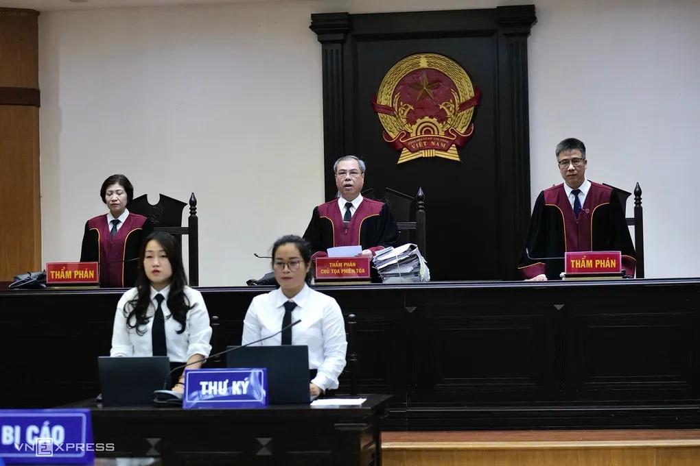 Thẩm phán chủ tọa Võ Hồng Sơn điều hành phiên phúc thẩm. Ảnh: Ngọc Thành