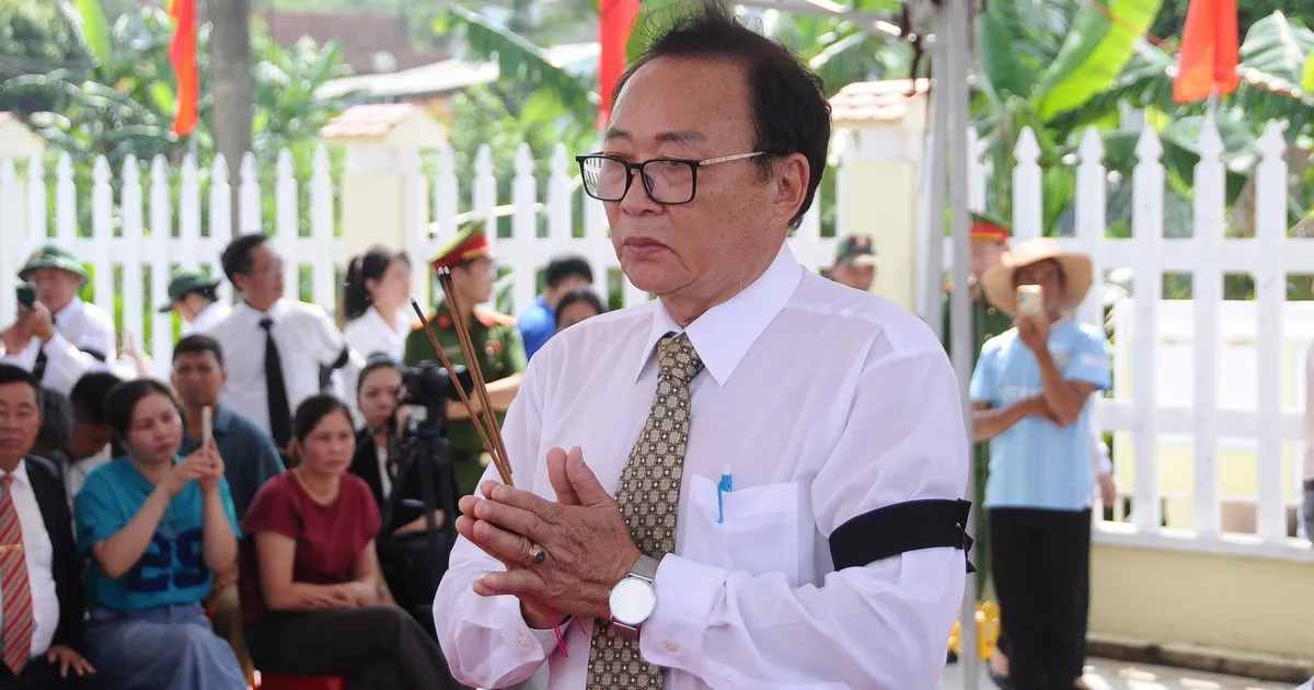 Dải băng tang trên cánh tay người chăm sóc 17 liệt sĩ 38 năm qua ở Đà Nẵng