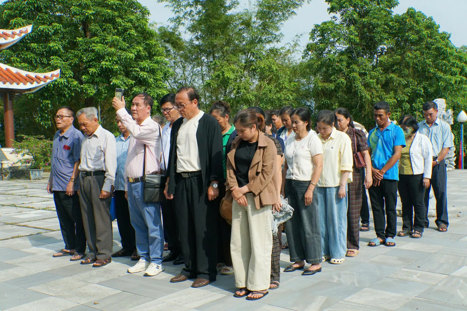 Thân nhân từ Nghệ An, Bắc Ninh, Hà Nội… về Đà Nẵng tìm thông tin 17 liệt sĩ trong mộ tập thể - Ảnh 2.