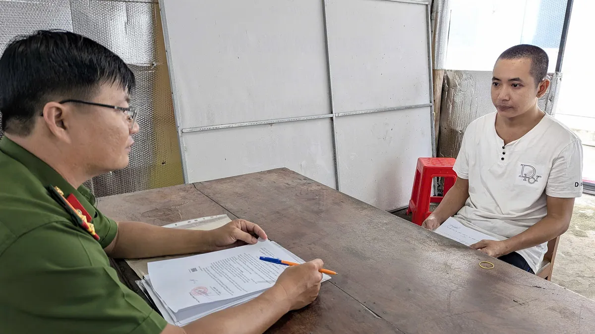Đầu thú sau khi quan hệ tình dục với người yêu nhí