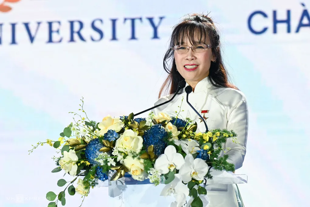 Anh hùng Lao động, Tiến sĩ Nguyễn Thị Phương Thảo, Chủ tịch Tập đoàn Sovico, chia sẻ tại sự kiện. Ảnh: Giang Huy