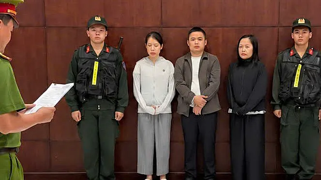 Liên quan DJ Ngân 98, 3 người bị bắt