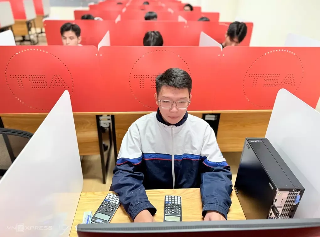Thí sinh thi đánh giá tư duy TSA tại Đại học Bách khoa Hà Nội năm 2026. Ảnh: Dương Tâm