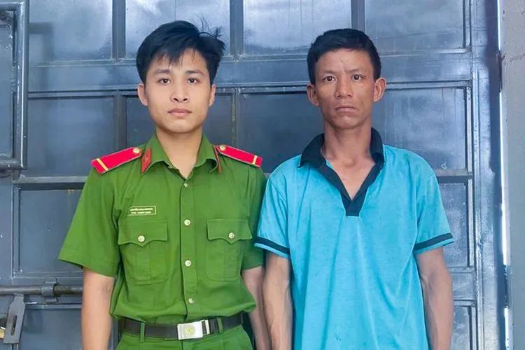 Nghi can An (góc phải), tại cơ quan điều tra. Ảnh: Dương Hoa