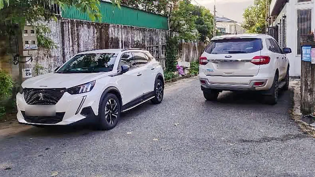 Đỗ ôtô chắn ngã ba khi đưa con đi học, phụ huynh bị phạt 1,8 triệu đồng