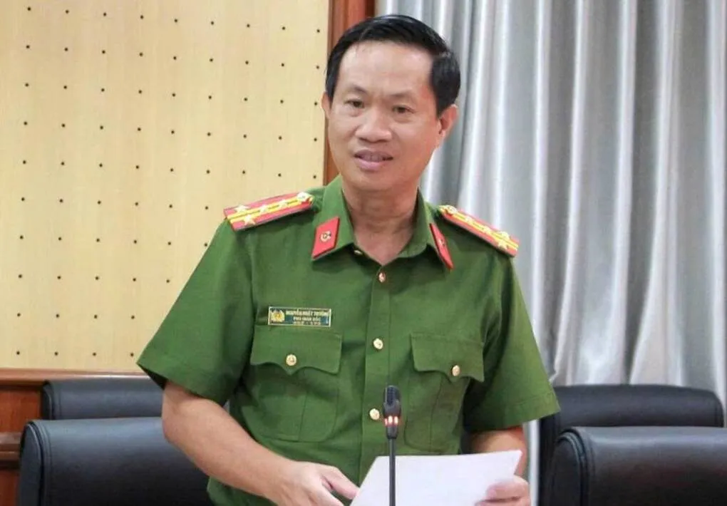 Đại tá Nguyễn Nhật Trường, Phó Giám đốc Công an tỉnh An Giang, thông tin kết quả điều tra về vụ án. Ảnh: Dương Đông