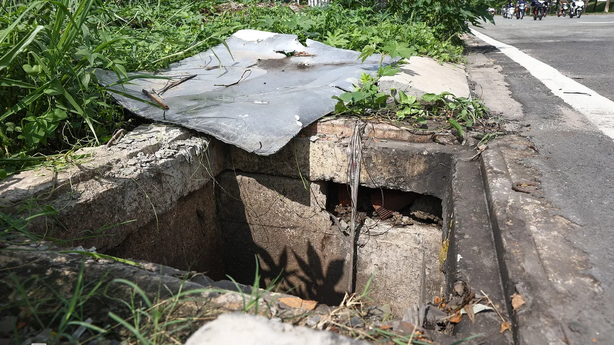 Bị tai nạn vì hố ga mất nắp trên đường, kiện đòi cơ quan nào bồi thường?