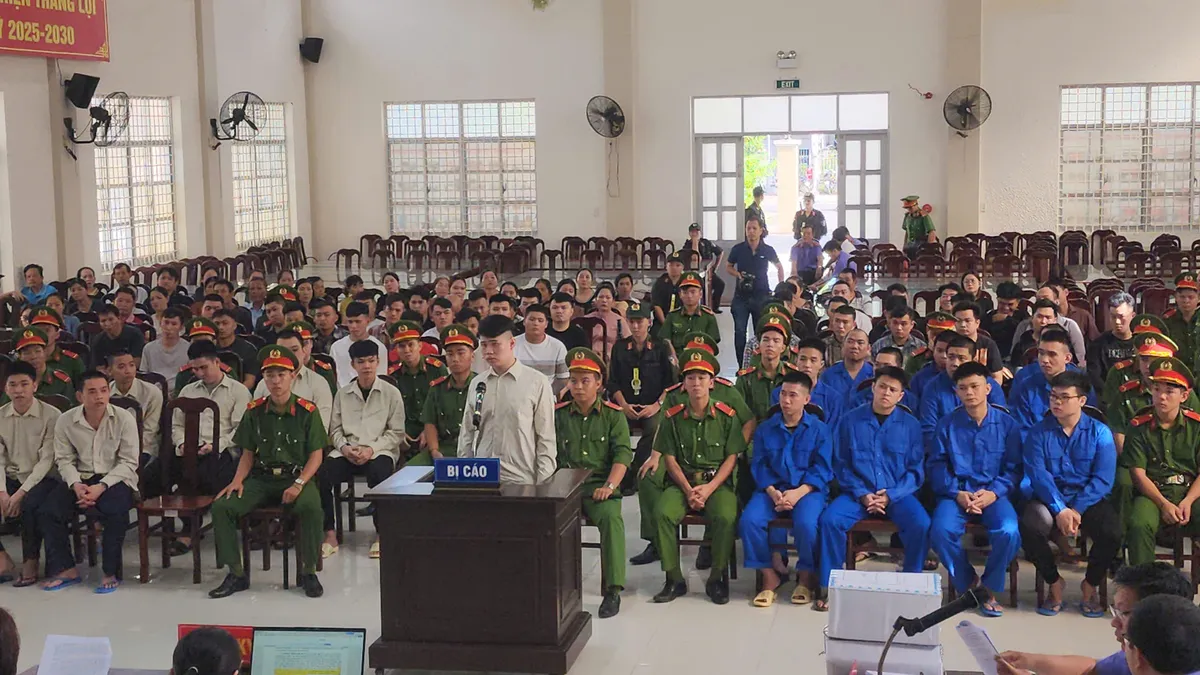Nổ súng hỗn chiến trong đêm, 53 thanh niên hầu tòa