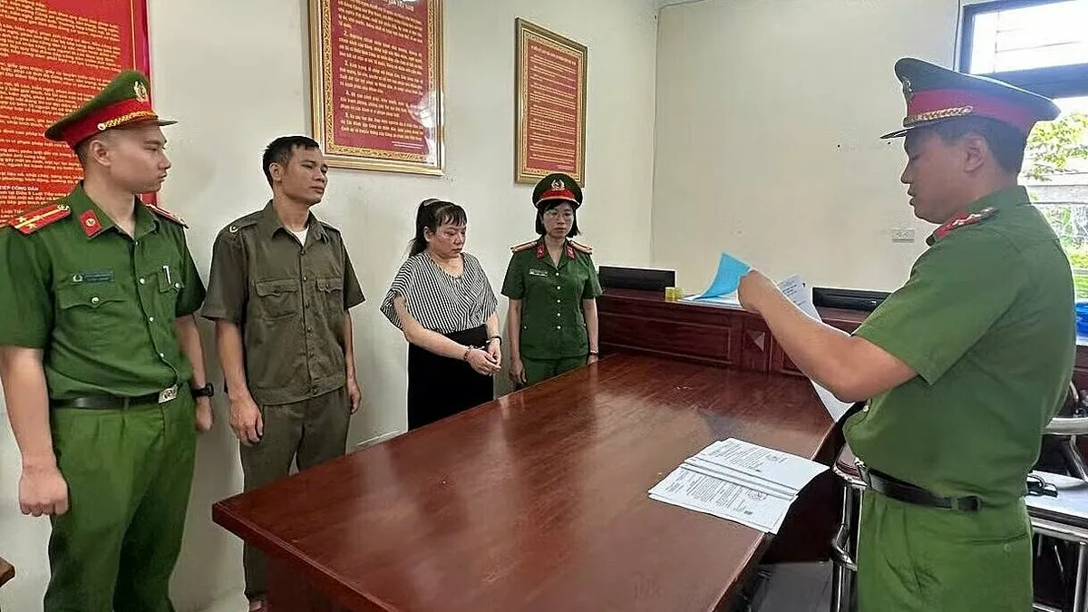 Tự xưng lương y Hoàng Linh để bán thuốc nam chữa bệnh