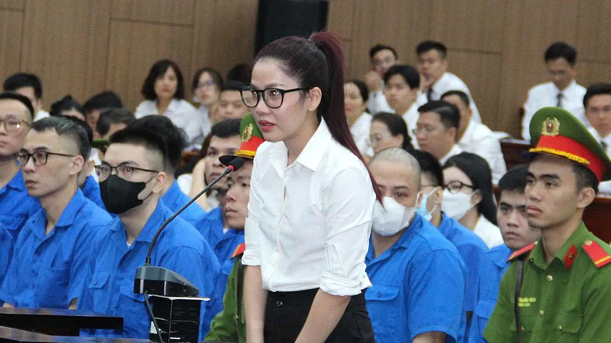 Bạn gái Mr Pips kể những lần 'bê thùng tiền xuống sảnh, vác túi vàng lên nhà'