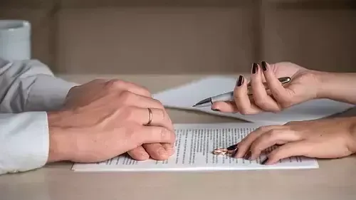 Vợ chồng đã thống nhất ly hôn, có cần đến tòa án làm thủ tục?